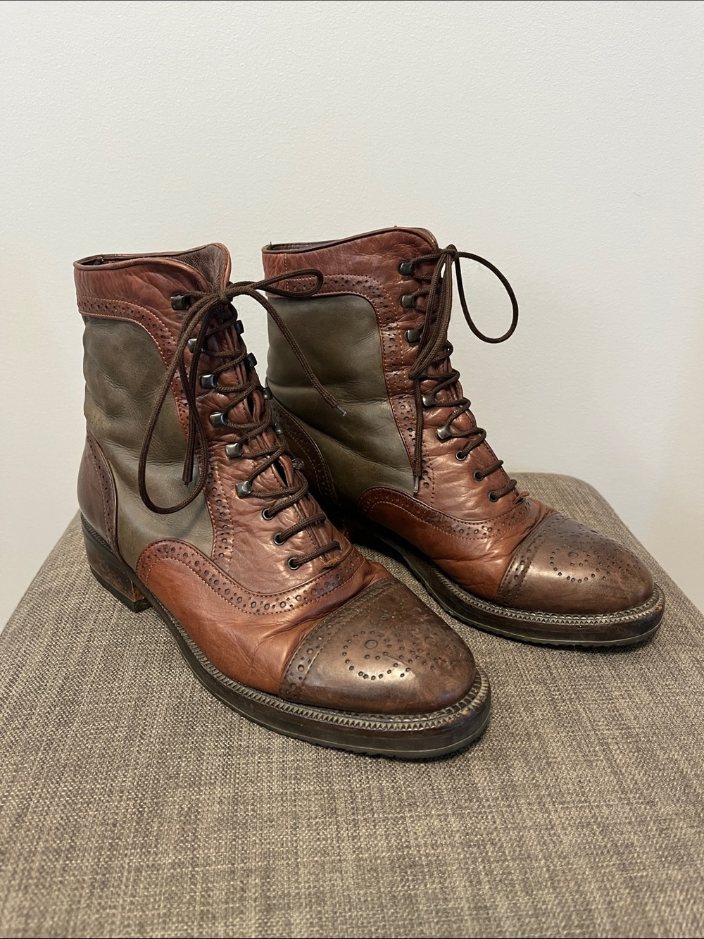 Vintage Made in Italy Two-Tone Leather Balmoral Boots Brogue Detailing 8